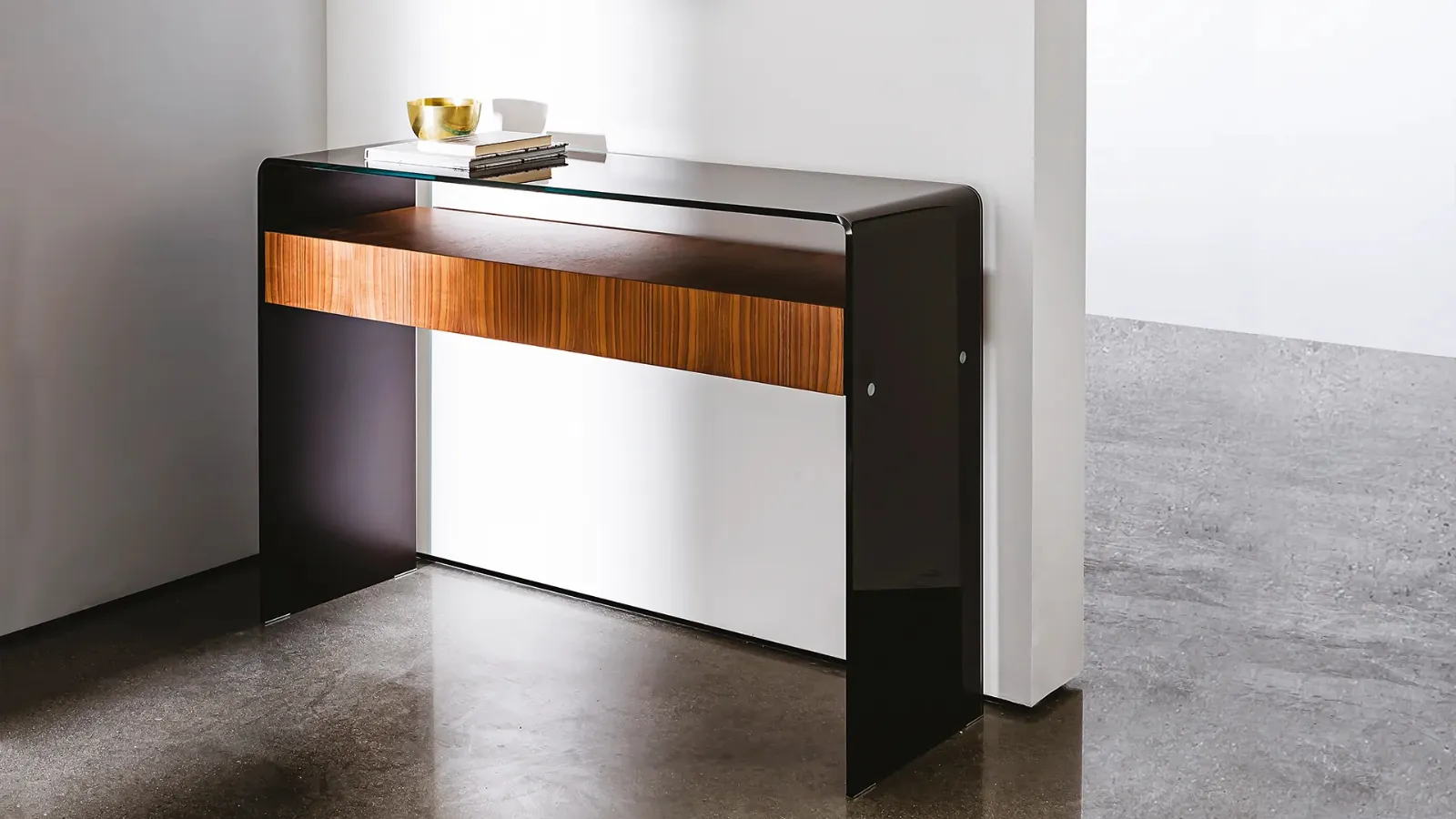 Mobile ingresso Bridge with Drawer in vetro curvato con cassettiera in Noce Canaletto di Sovet