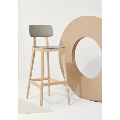 Sgabello Porta Venezia Stool in polipropilene con struttura in Faggio massello Naturale di Infiniti