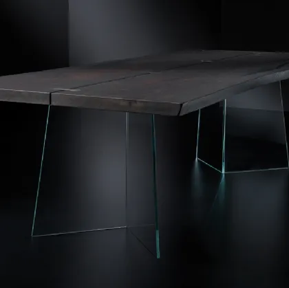 Tavolo Vero V Glass con top in legno massello e base in vetro extra chiaro di Arte Brotto