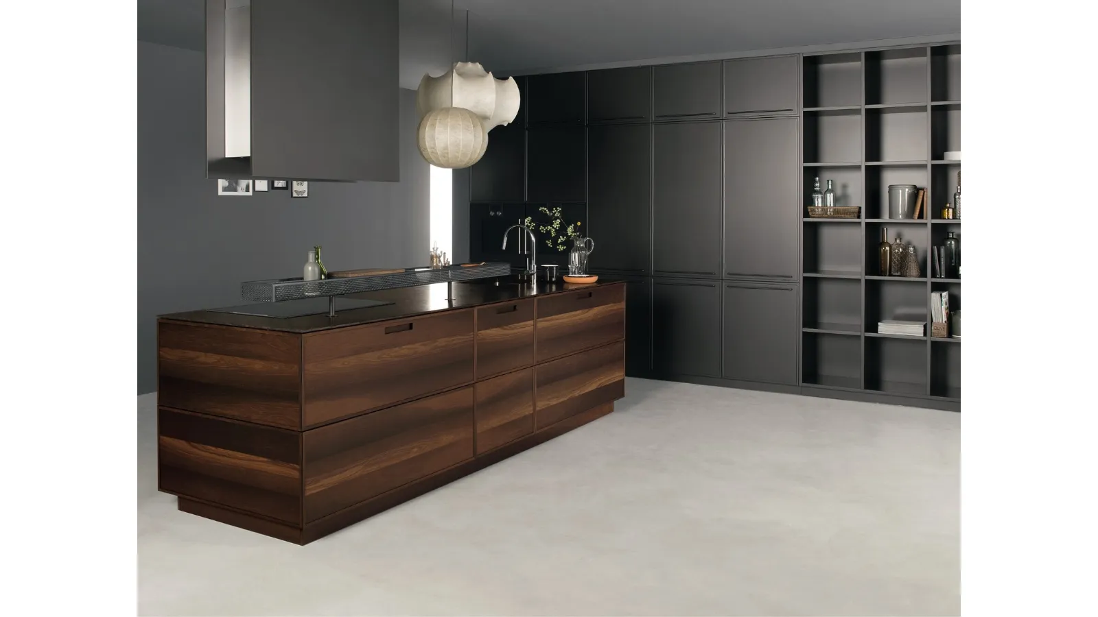 Cucina Design con isola Factory 02 in Rovere palustre con top in granito Antic Brown spazzolato di Key Cucine