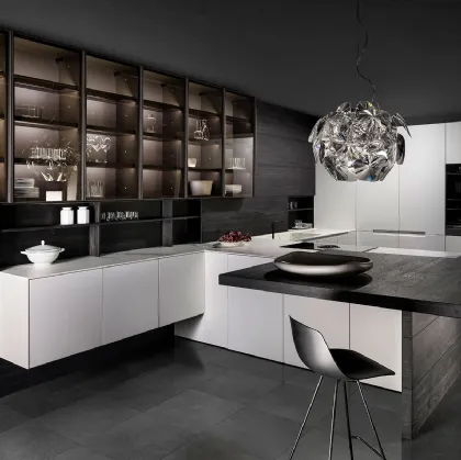 Cucina Design con penisola Extra in laccato opaco e banco snack in Rovere ossidato di Key Cucine