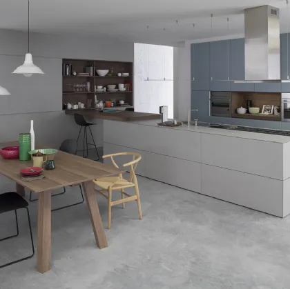 Cucina Design con penisola Surface in Ecomalta, Noce Canaletto e Acciaio di Key Cucine