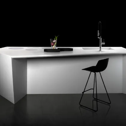 Cucina Design a isola dalla forma irregolare e scultorea Y45 in Corian Bianco di Key Cucine