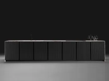 Cucina Design a isola KU45 Stripe in legno Nero con top e fianchi in marmo Melbourne di Key Cucine