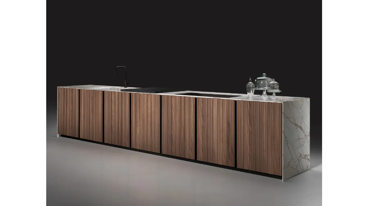 Cucina Design a isola KU45 Stripe in Noce Canaletto con top e fianchi in marmo Melbourne di Key Cucine